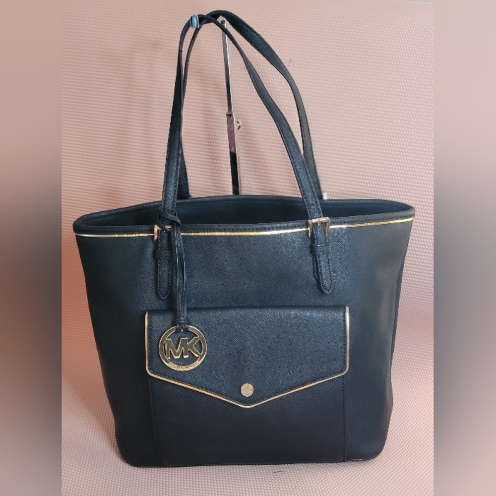 LOWSTRT EUC Micheal kors Safiano leather Shoulder bag